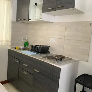 Cerca Del Centro Comercial Titan. 300 Apartamento